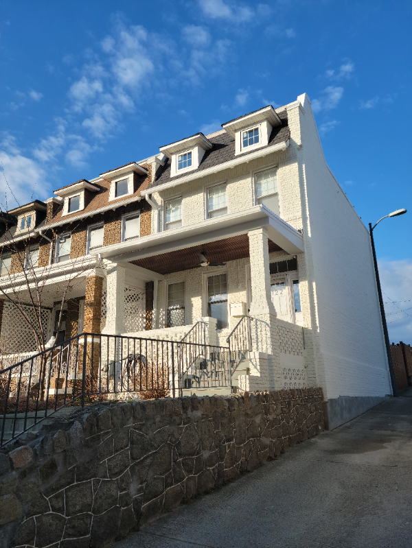 Washington Townhome: 3122 Warder St NW