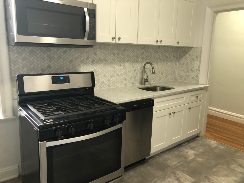 Cliffside Park Apartment: 257 Grant Avenue