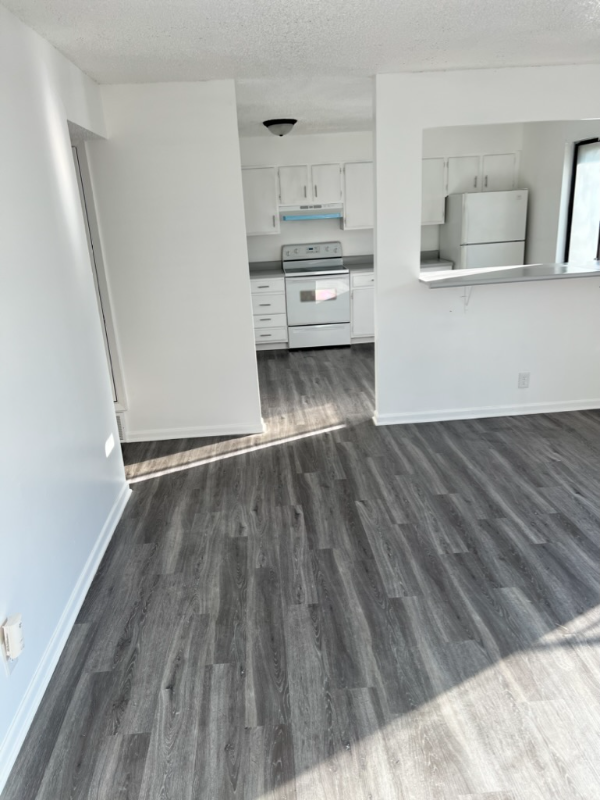 Lincoln House: 3617 Baldwin Ave Apt#4