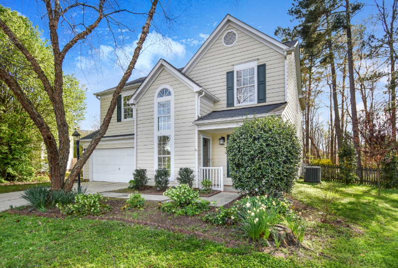 Holly Springs House: 101 Bracken Trail Circle
