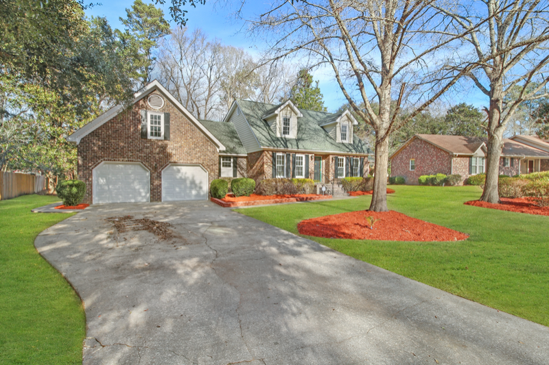 Summerville House: 305 Mayfield St