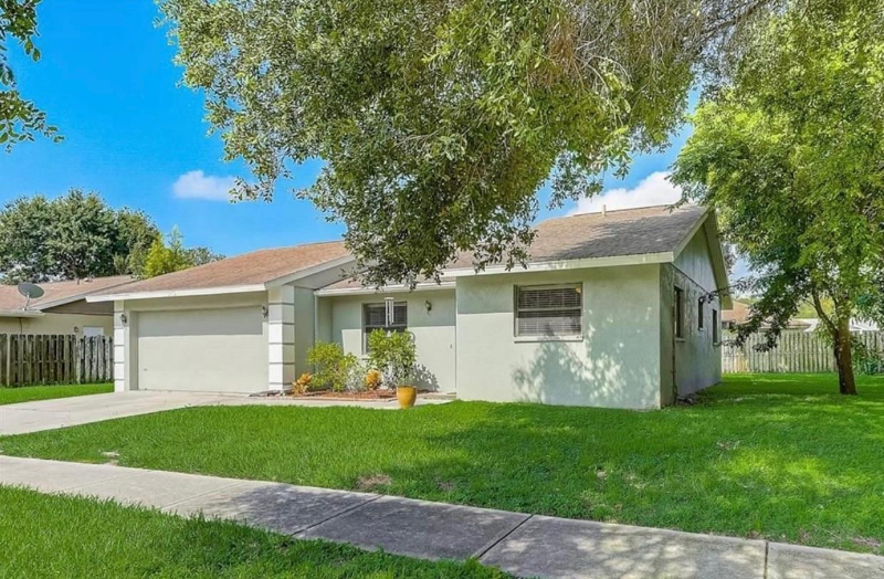 Sarasota House: 2462 Briar Oak Circle