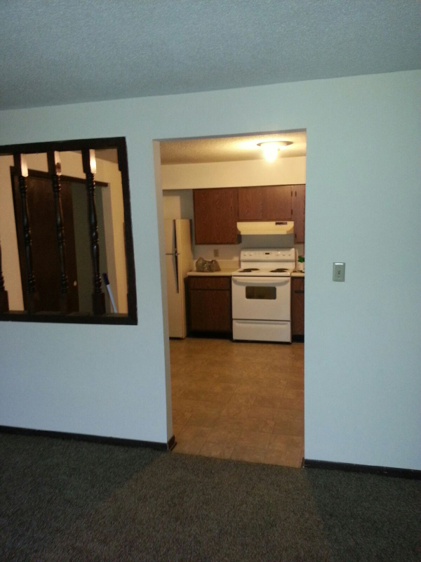 Knob Noster Apartment: 1102 W McPherson