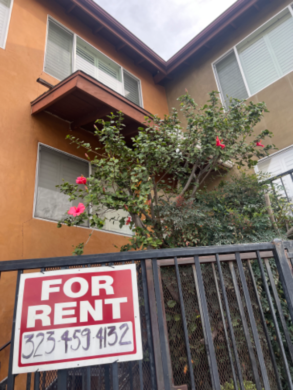 Los Angeles Apartment: 1630 griffith park blvd