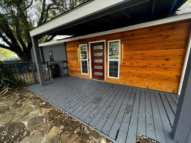 dallas House: 208 cliffdale ave