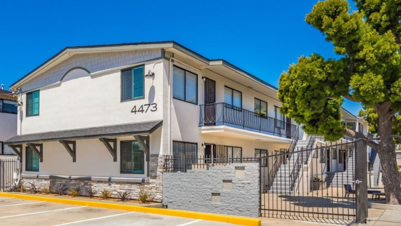 San Diego Apartment: 4479 Menlo Ave