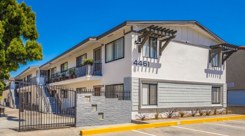 San Diego Apartment: 4461 Menlo Ave