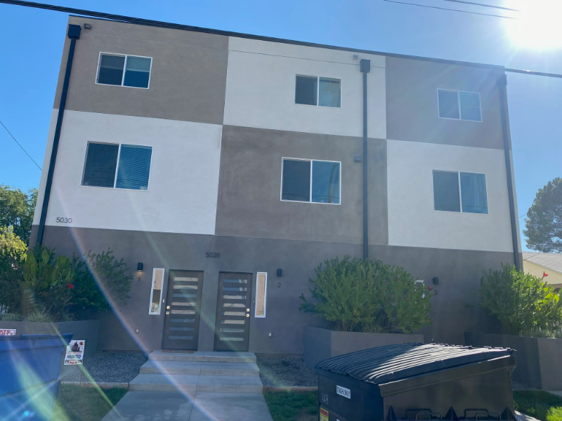North Hollywood Apartment: 5028 Denny Avenue