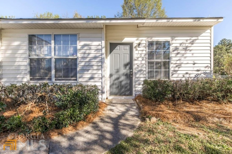 Warner Robins House: 100 Mauldon Ct