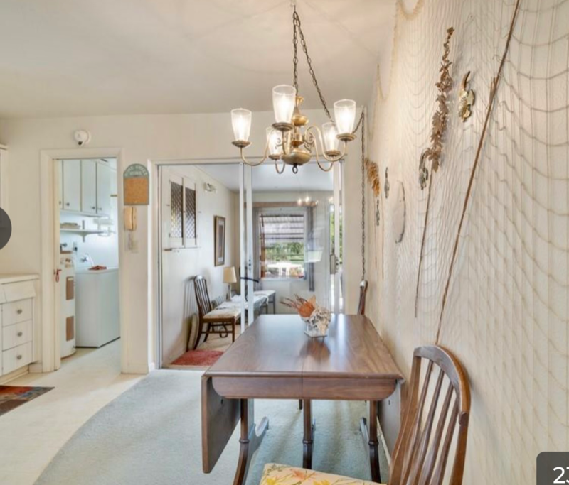 Stuart House: 411 SE Robalo