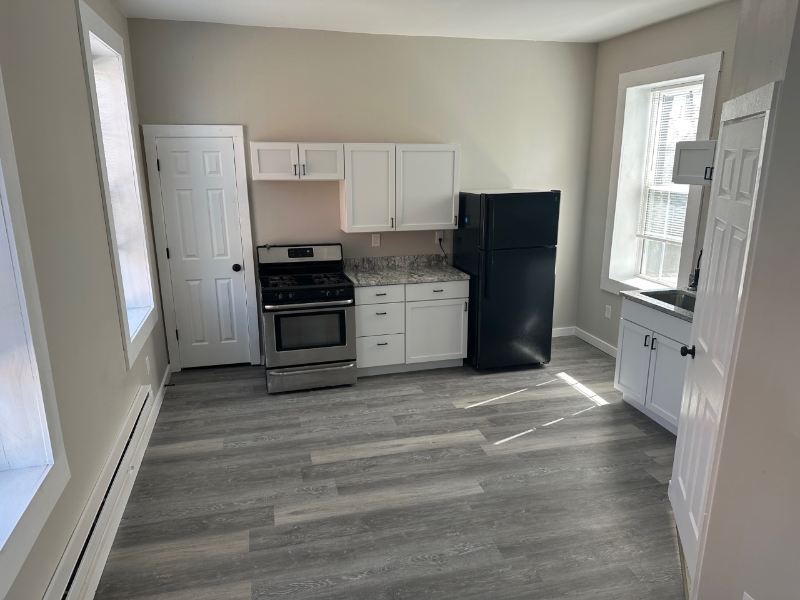 Newport Apartment: 801 Central Ave