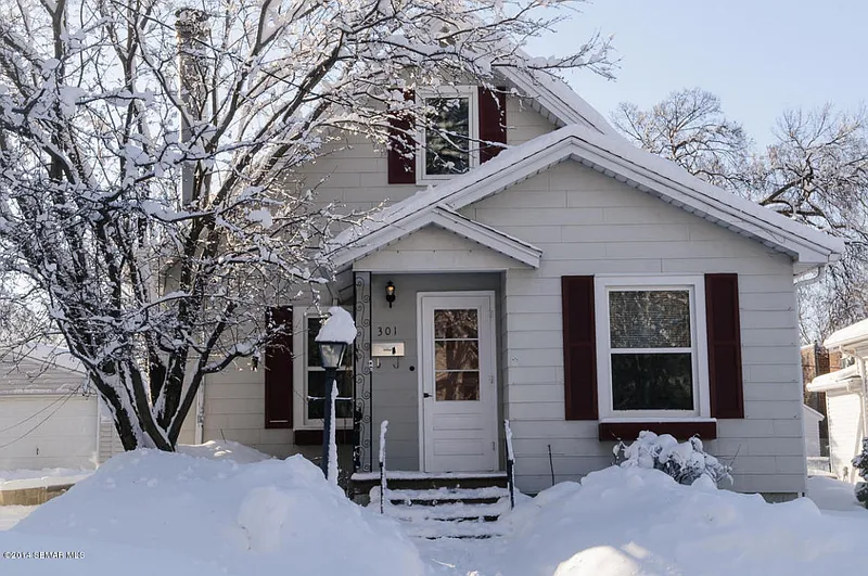 Rochester House: 301 15th Ave SW