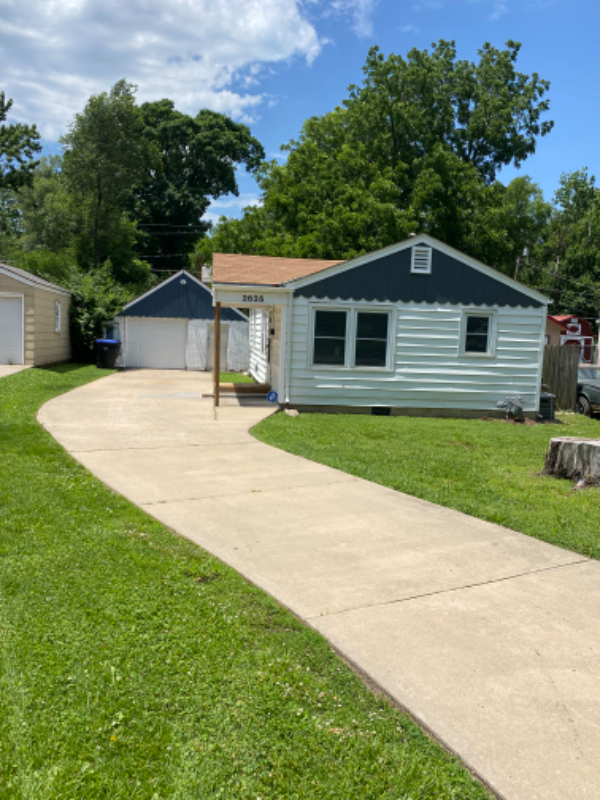 Topeka House: 2635 SE Virginia Ave