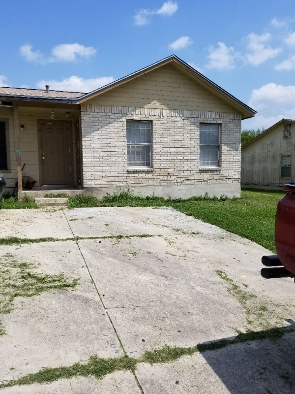 San Antonio Multiplex: 4214 Woodmanor