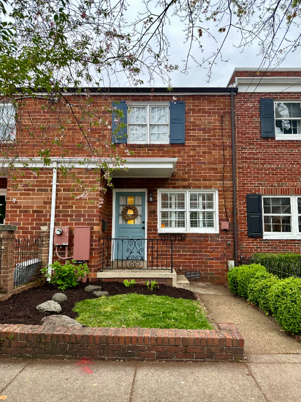 Alexandria House: 618 S Pitt Street