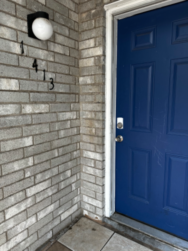 Houston House: 9797 Leawood