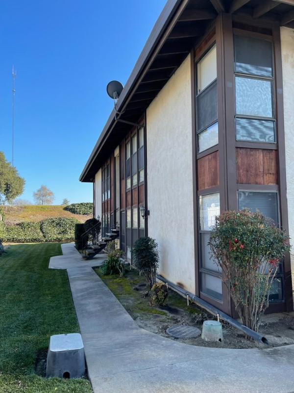 WALNUT GROVE House: 14121 Grand Avenue