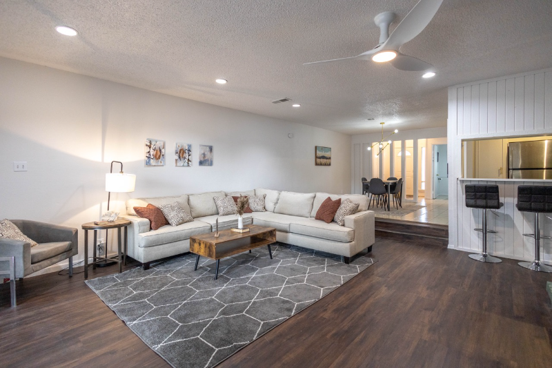 Rowlett House: 6710 La Costa Dr