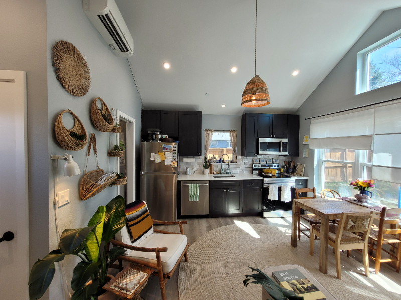 Boulder House: 880 35th St.