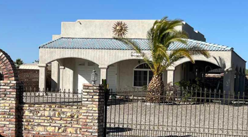 Yuma House: 13818 E 52 Dr