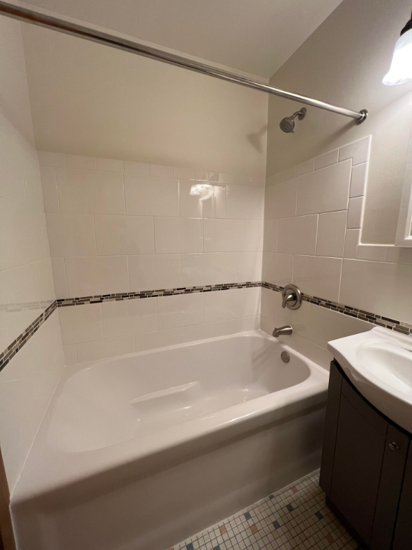 Saint Paul Apartment: 2026 Brewster St