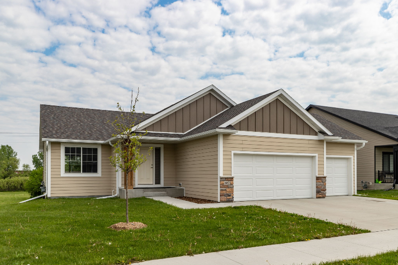 Kasson House: 607 10th St NE