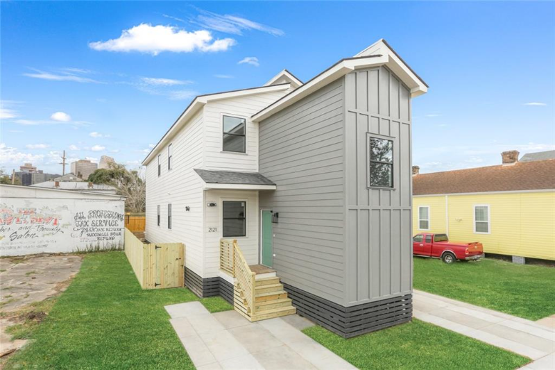 New Orleans House: 2121 Martin Luther King Blvd