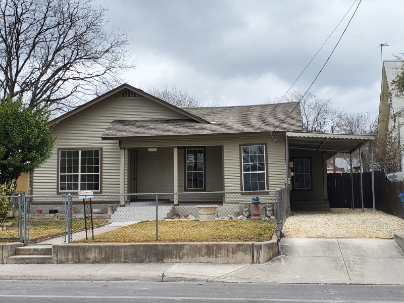 San Antonio House: 1923 W Poplar St