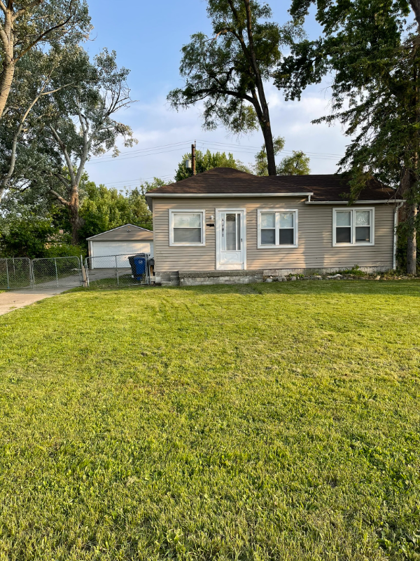Inkster House: 28721 Avondale St