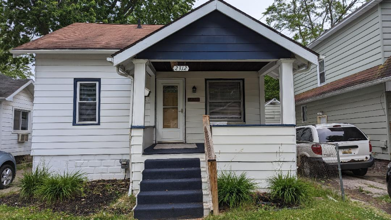 Saginaw House: 2312 Avon