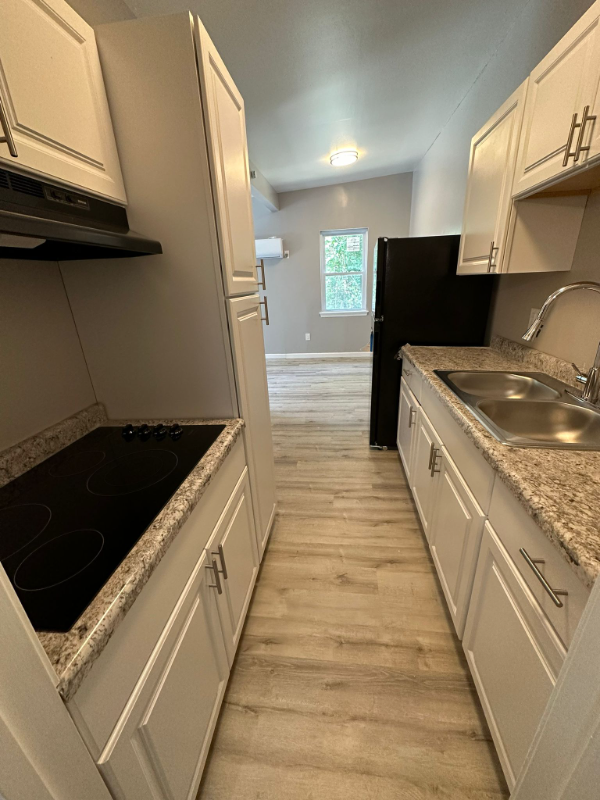 Columbia Apartment: 6121 N. Wagon Trail Rd