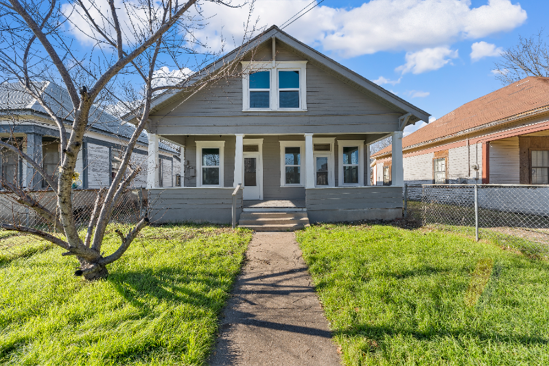 Waco House: 817 S. 10th St