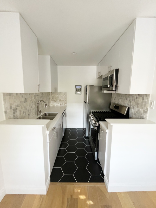 Santa Monica Apartment: 1521 12th St