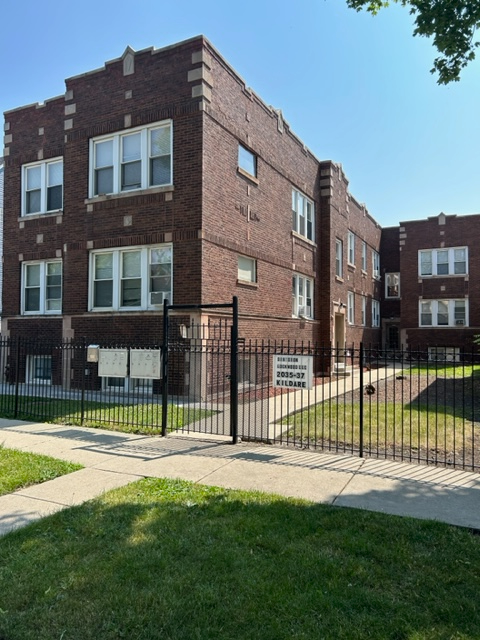 chicago Apartment: 2037 n kildare 1W