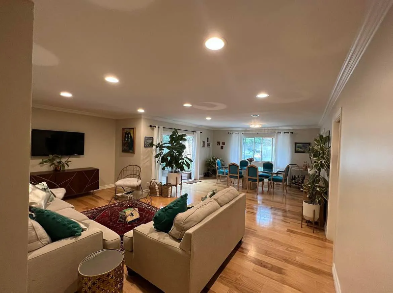 Los Angeles Condo: 6752 Hillpark Drive