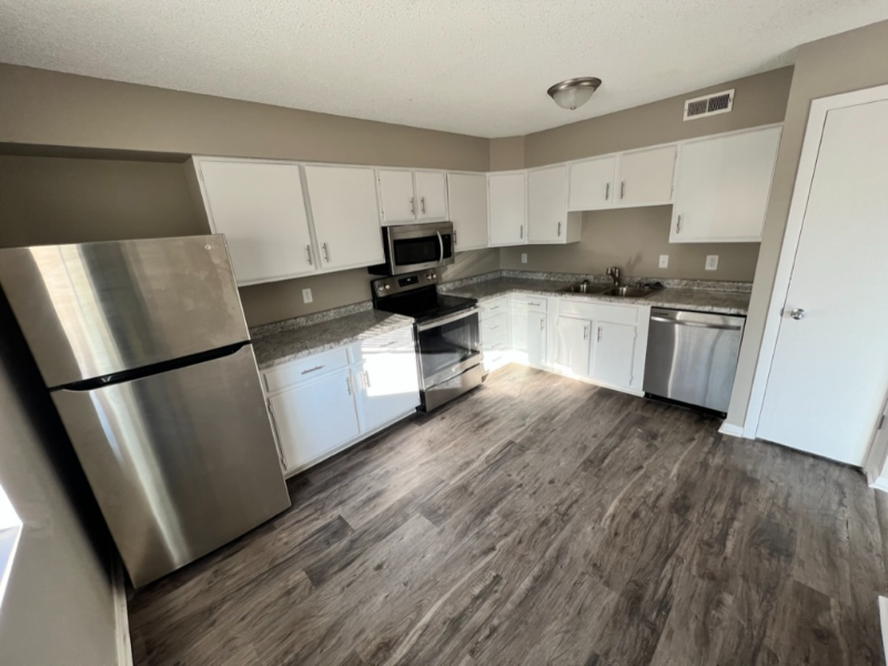 Lincoln House: 3609 Baldwin Ave Apt#1