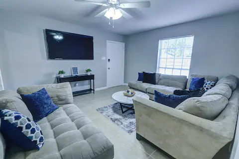 Mobile House: 18 S Catherine Street