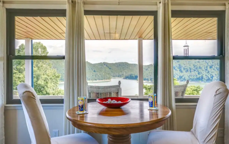 Sparta House: 1692 Falling Water Rd