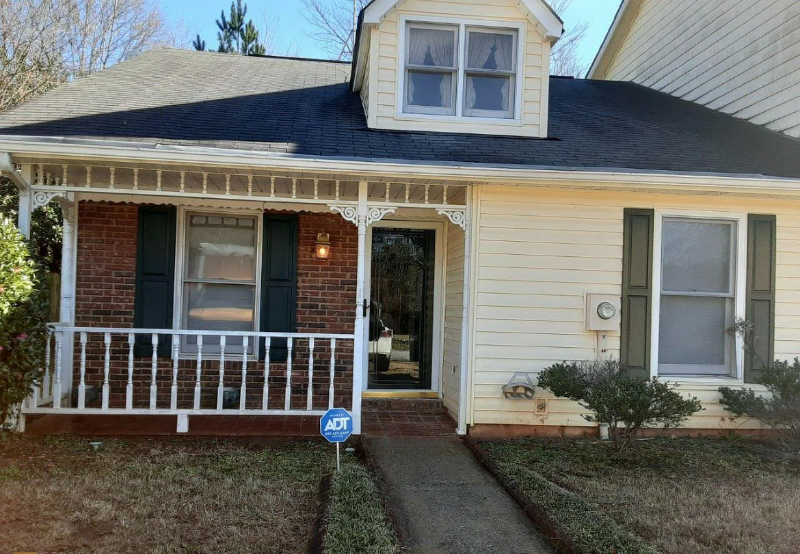 Riverdale Townhome: 8058 Woodlake