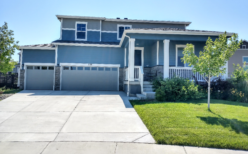 Aurora House: 238 S Scottsburg Ct