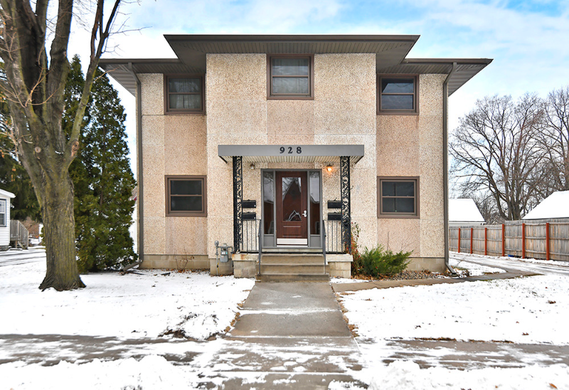 Faribault House: 928 2nd Ave NW