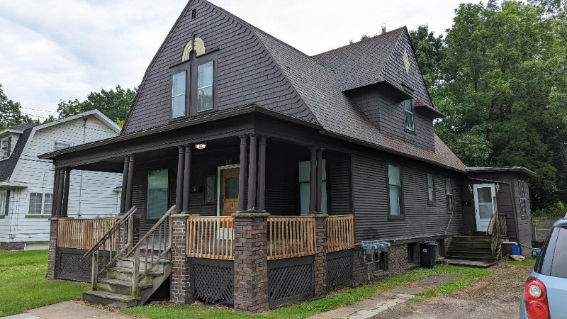 Saginaw House: 1221 Gratiot Ave.