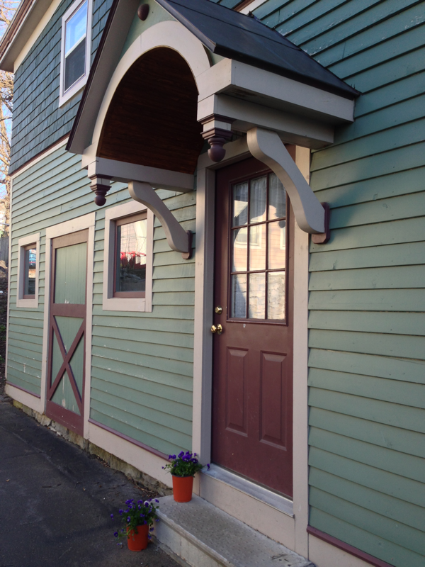 Saratoga Springs House: 66 Caroline Street