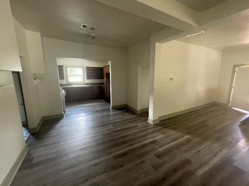 Hot Springs House: 275 Woodlawn Ave