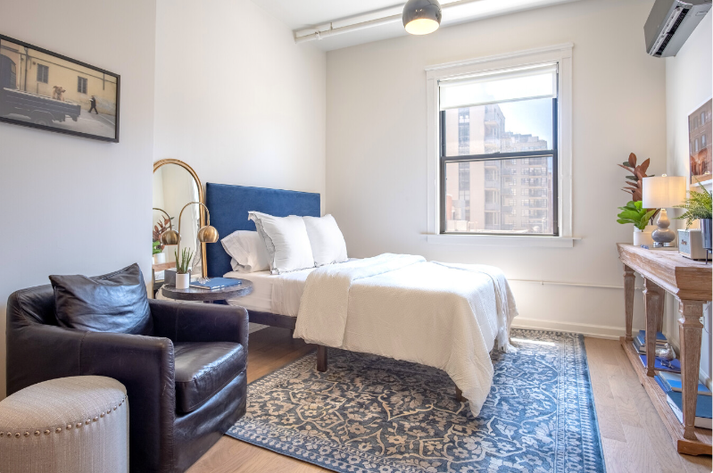 Chicago Condo: 124 W Chicago