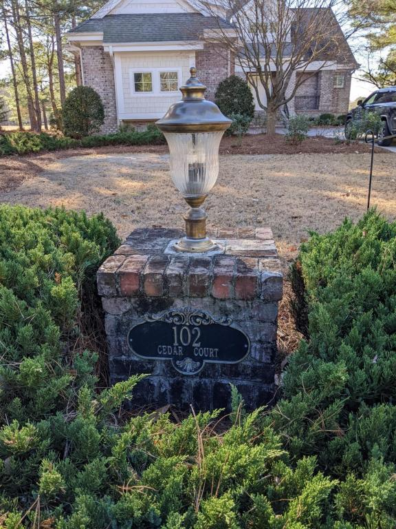 Wallace House: 102 Cedar Ct