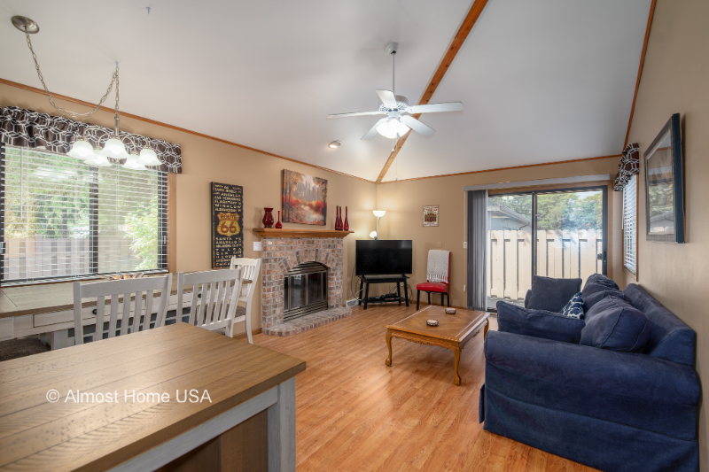 Oshkosh Townhome: 1357 W 18th Ave