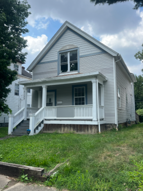 Columbus Townhome: 2137 Indiana Ave