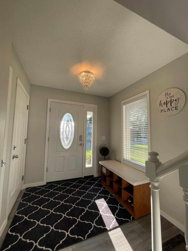 Coon Rapids House: 1 Verdin St Nw