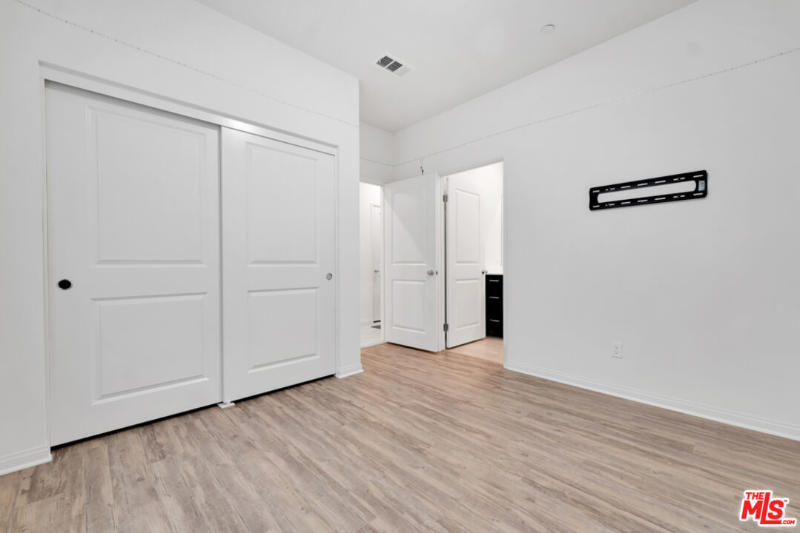 Winnetka Townhome: 20624 Desert Ash ln